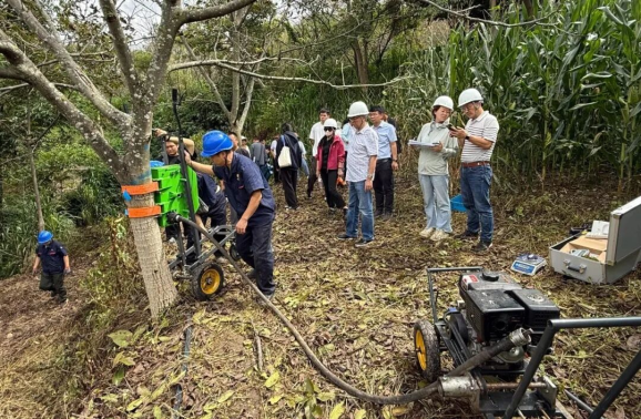 云南山地核桃采收机械研发实现重要突破